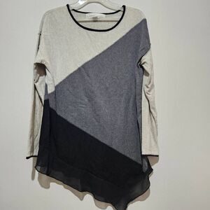 asymmetrical color block tunic by the brand Curio New York Size L